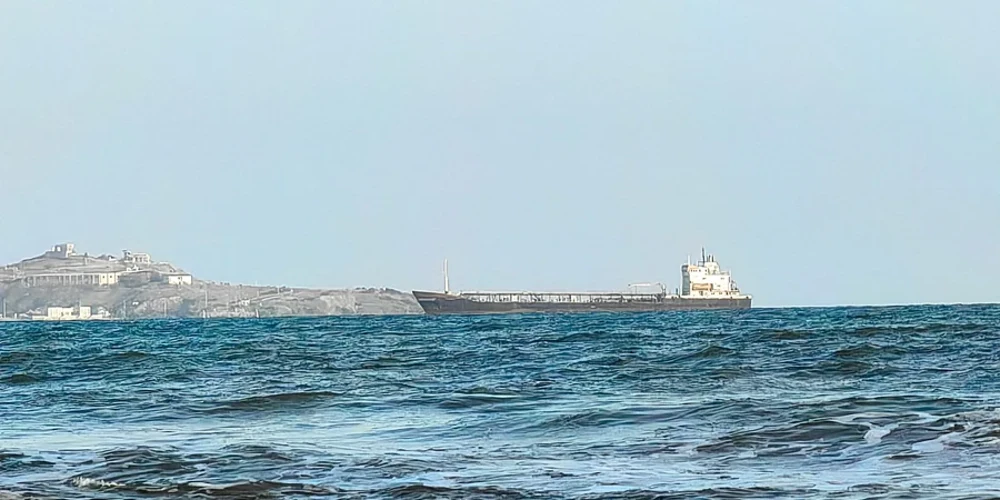 Мінний тральник Fulda і судно забезпечення Mosel у морі