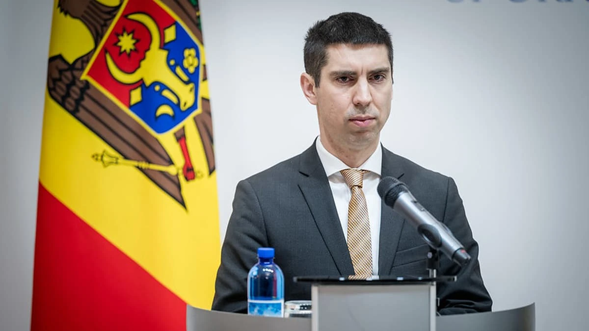 Міхай Попшой виступає українською мовою на загальній нараді послів у Києві 3 серпня 2026 року