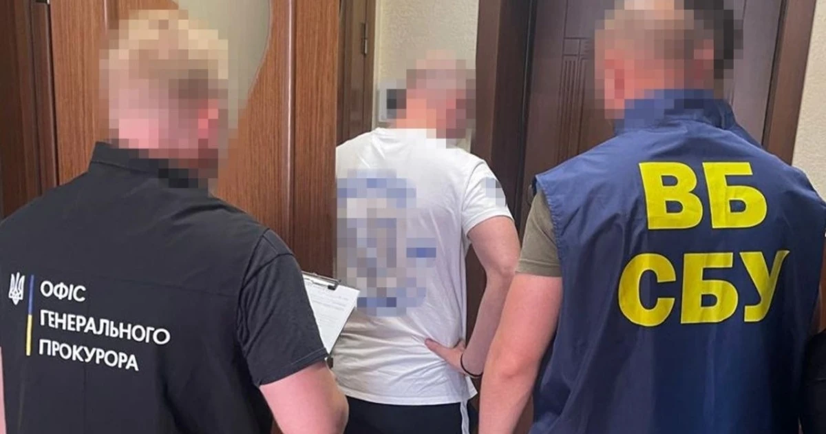 Вилучені гроші та робоче місце під час обшуків у справі заступника голови Хмельницької ОВА