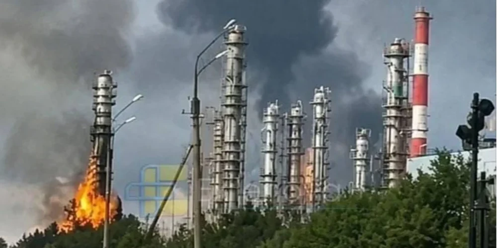 Черги автомобілів на автозаправних станціях у Росії на тлі дефіциту пального