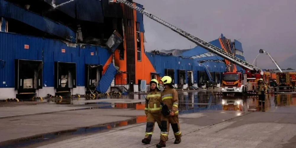 Наслідки російського ракетного удару по розподільчому центру Rozetka в Броварах, 5 серпня 2026 року
