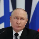 Александр Стубб і Йонас Гар Стьоре під час телефонної розмови з Володимиром Путіним